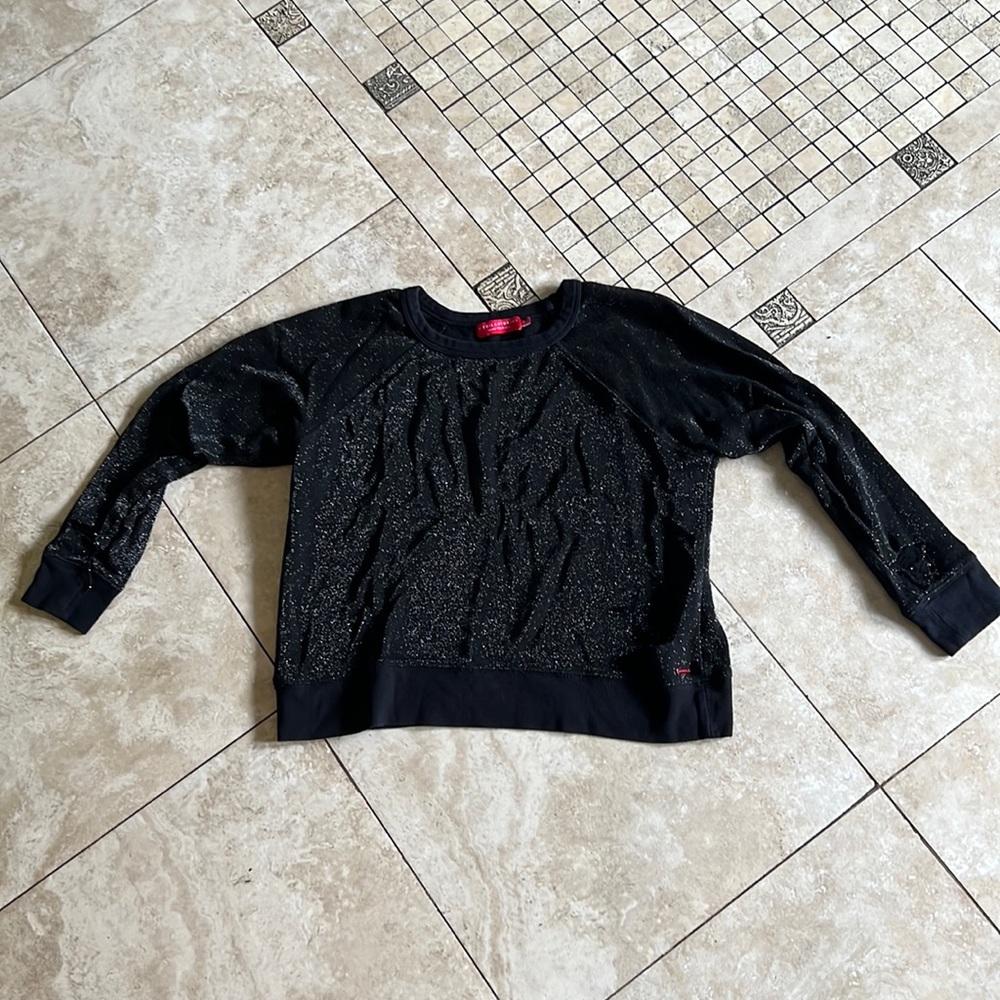 Sweatshirt with rips
